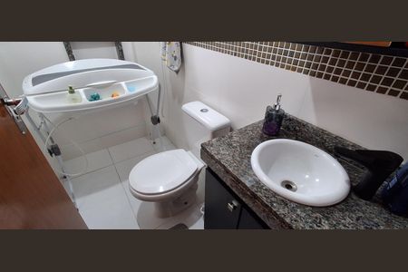 Apartamento à venda com 70m², 2 quartos e 1 vaga Apartamento à venda com 70m², 2 quartos e 1 vagaBanheiro Social