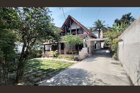 Casa à venda com 400m², 3 quartos e 6 vagasFachada