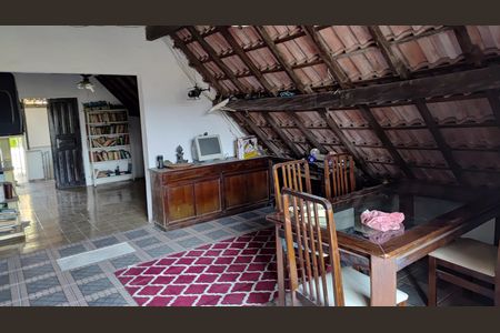 Casa à venda com 400m², 3 quartos e 6 vagasSótão