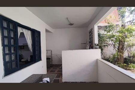 Casa à venda com 400m², 3 quartos e 6 vagasÁrea de Serviço