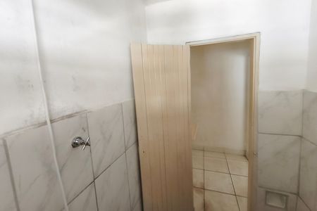 Casa à venda com 195m², 3 quartos e 3 vagas Casa à venda com 195m², 3 quartos e 3 vagasEdícula - Banheiro