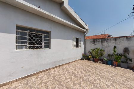 Casa à venda com 195m², 3 quartos e 3 vagas Casa à venda com 195m², 3 quartos e 3 vagasQuintal - Garagem