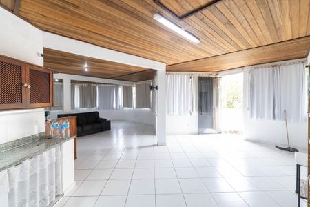 Casa para alugar com 320m², 2 quartos e 2 vagasEdicula