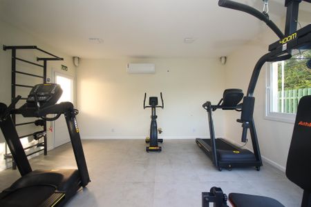 Casa de condomínio à venda com 95m², 3 quartos e 2 vagas Casa de condomínio à venda com 95m², 3 quartos e 2 vagasÁrea comum - Academia