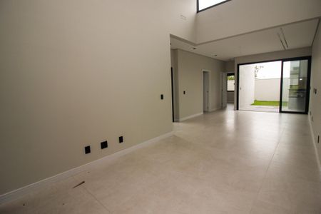 Sala de casa de condomínio à venda com 3 quartos, 95m² em Cavalhada, Porto Alegre