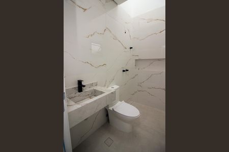 Casa de condomínio à venda com 95m², 3 quartos e 2 vagas Casa de condomínio à venda com 95m², 3 quartos e 2 vagasBanheiro da Suíte