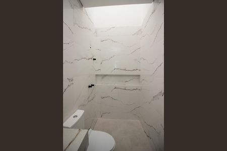 Casa de condomínio à venda com 95m², 3 quartos e 2 vagas Casa de condomínio à venda com 95m², 3 quartos e 2 vagasBanheiro Social