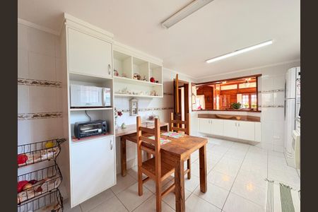 Casa de condomínio para alugar com 400m², 3 quartos e 3 vagasCozinha