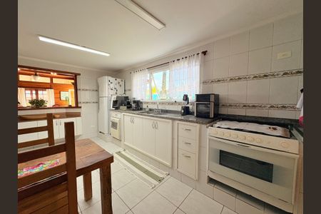 Casa de condomínio para alugar com 400m², 3 quartos e 3 vagasCozinha