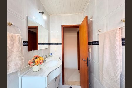 Casa de condomínio para alugar com 400m², 3 quartos e 3 vagasBanheiro Social