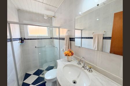 Casa de condomínio para alugar com 400m², 3 quartos e 3 vagasBanheiro Social