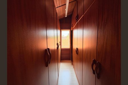 Casa de condomínio para alugar com 400m², 3 quartos e 3 vagasCloset da Suíte 