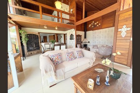 Casa de condomínio para alugar com 400m², 3 quartos e 3 vagasSala