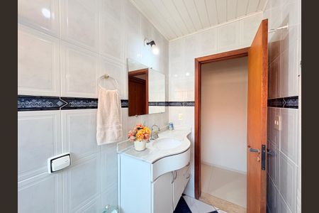 Casa de condomínio para alugar com 400m², 3 quartos e 3 vagasBanheiro Social