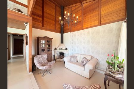 Casa de condomínio para alugar com 400m², 3 quartos e 3 vagasSala