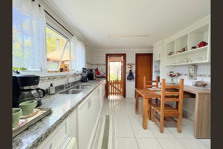 Casa de condomínio para alugar com 400m², 3 quartos e 3 vagasCozinha