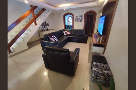 Casa à venda com 107m², 3 quartos e 2 vagas Casa à venda com 107m², 3 quartos e 2 vagasSala