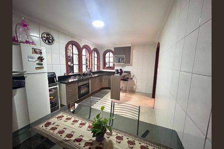 Casa à venda com 107m², 3 quartos e 2 vagas Casa à venda com 107m², 3 quartos e 2 vagasCozinha