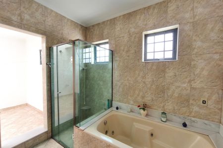 Casa à venda com 445m², 5 quartos e 5 vagasBanheiro Suíte 5