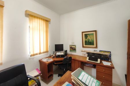 Casa à venda com 445m², 5 quartos e 5 vagasEscritório