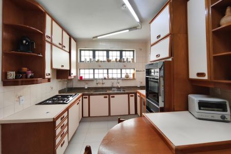 Casa à venda com 445m², 5 quartos e 5 vagasCozinha