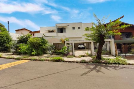 Casa à venda com 445m², 5 quartos e 5 vagasFachada