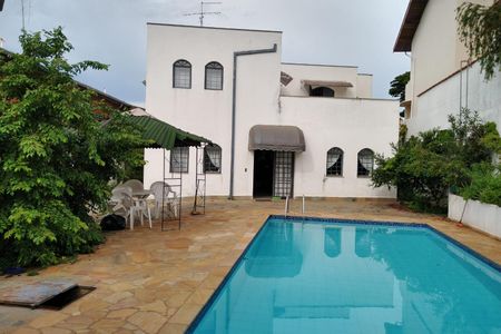 Casa à venda com 445m², 5 quartos e 5 vagasQuintal - Piscina