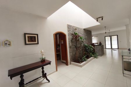 Casa à venda com 445m², 5 quartos e 5 vagasHall de entrada