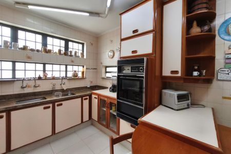 Casa à venda com 445m², 5 quartos e 5 vagasCozinha