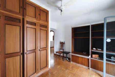 Casa à venda com 445m², 5 quartos e 5 vagasQuarto Suíte 2