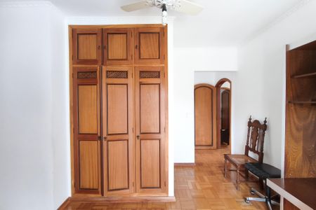 Casa à venda com 445m², 5 quartos e 5 vagasQuarto Suíte 2