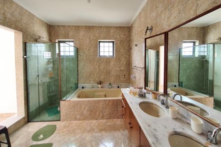 Casa à venda com 445m², 5 quartos e 5 vagasBanheiro Suíte 5