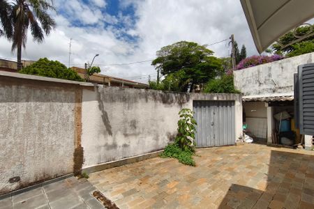 Casa à venda com 445m², 5 quartos e 5 vagasQuintal - Garagem