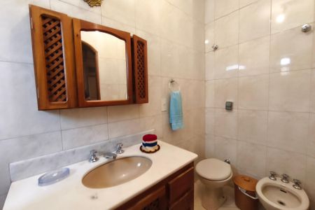 Casa à venda com 445m², 5 quartos e 5 vagasBanheiro Suíte 4