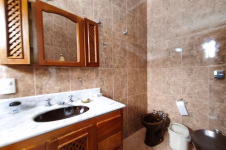 Casa à venda com 445m², 5 quartos e 5 vagasBanheiro Suíte