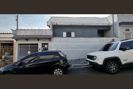 Casa à venda com 100m², 3 quartos e 2 vagasFachada e portaria