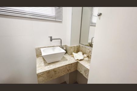 Casa à venda com 100m², 2 quartos e 2 vagasBanheiro de serviço