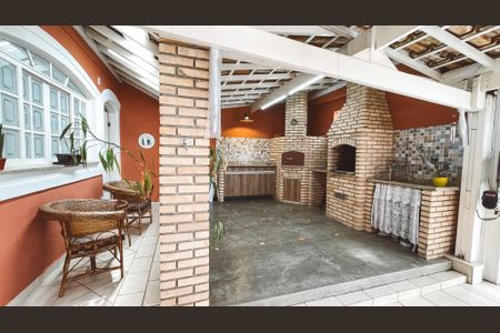 Casa à venda com 100m², 2 quartos e 2 vagasChurrasqueira