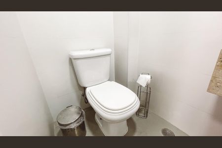 Casa à venda com 100m², 2 quartos e 2 vagasBanheiro de serviço