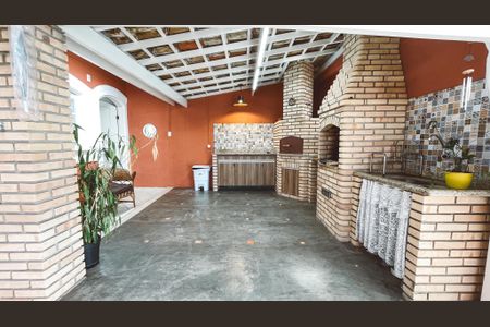 Casa à venda com 100m², 2 quartos e 2 vagasChurrasqueira