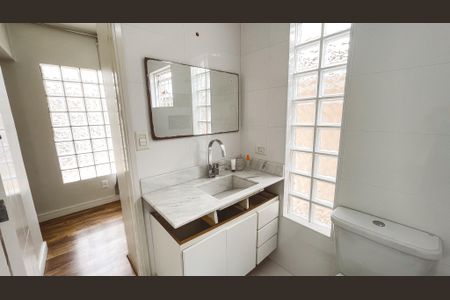 Casa à venda com 100m², 2 quartos e 2 vagasBanheiro da Suíte