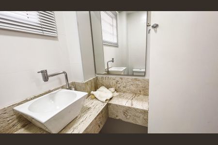 Casa à venda com 100m², 2 quartos e 2 vagasBanheiro de serviço