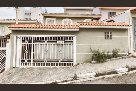 Casa à venda com 100m², 2 quartos e 2 vagasFachada