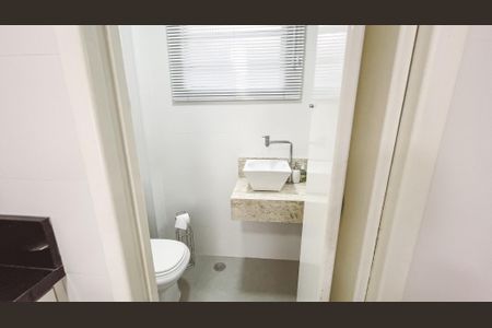 Casa à venda com 100m², 2 quartos e 2 vagasBanheiro de serviço