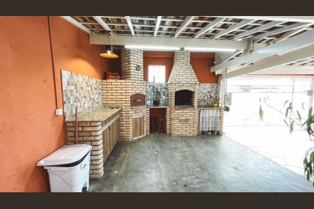 Casa à venda com 100m², 2 quartos e 2 vagasChurrasqueira