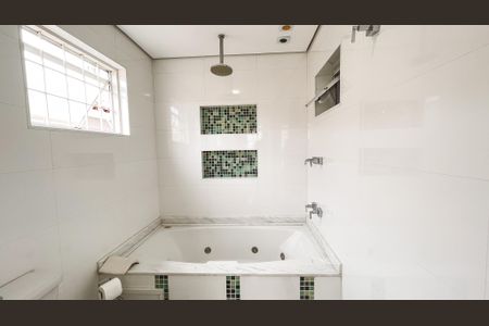 Casa à venda com 100m², 2 quartos e 2 vagasBanheiro da Suíte