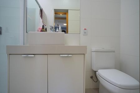 Casa de condomínio à venda com 241m², 3 quartos e 3 vagasBanheiro da Suíte 2