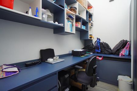 Casa de condomínio à venda com 241m², 3 quartos e 3 vagasEscritório