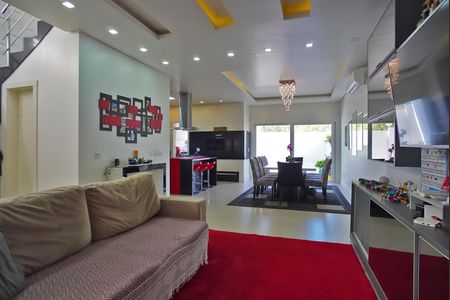 Casa de condomínio à venda com 241m², 3 quartos e 3 vagasSala