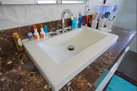 Casa de condomínio à venda com 241m², 3 quartos e 3 vagasBanheiro da Suíte 1